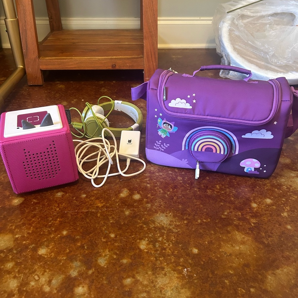 Tonies speaker, travel case, & headphones